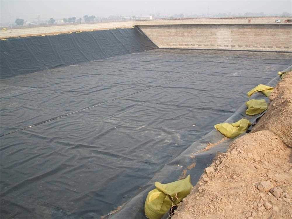 蓄水池人工湖.jpg 蓄水池人工湖.jpg