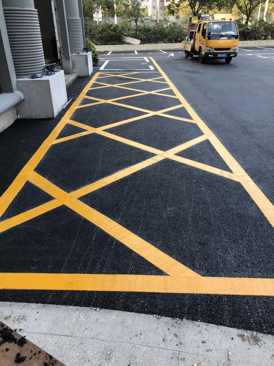小区画禁停线.jpg 小区画禁停线.jpg