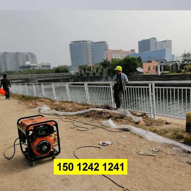 市政公路护栏17.jpg 市政公路护栏17.jpg