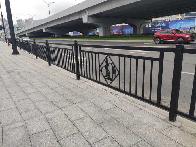 护栏093257.jpg 护栏093257.jpg