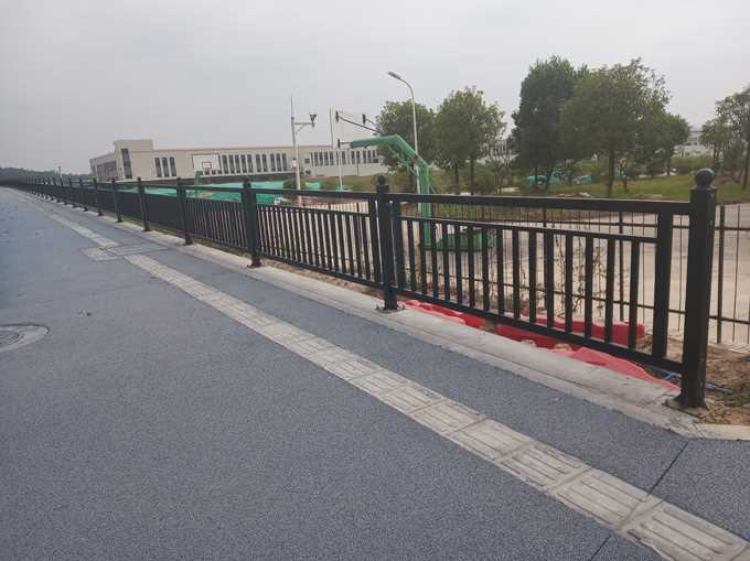 护栏175429.jpg 护栏175429.jpg