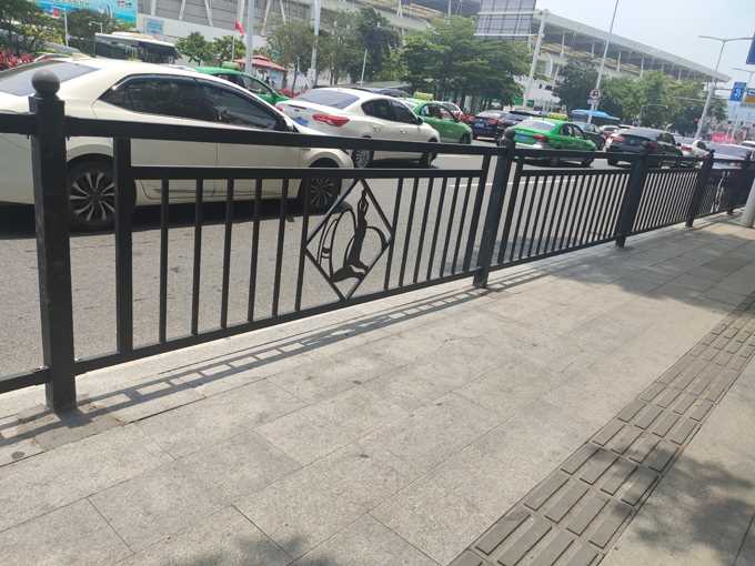 护栏093713.jpg 护栏093713.jpg