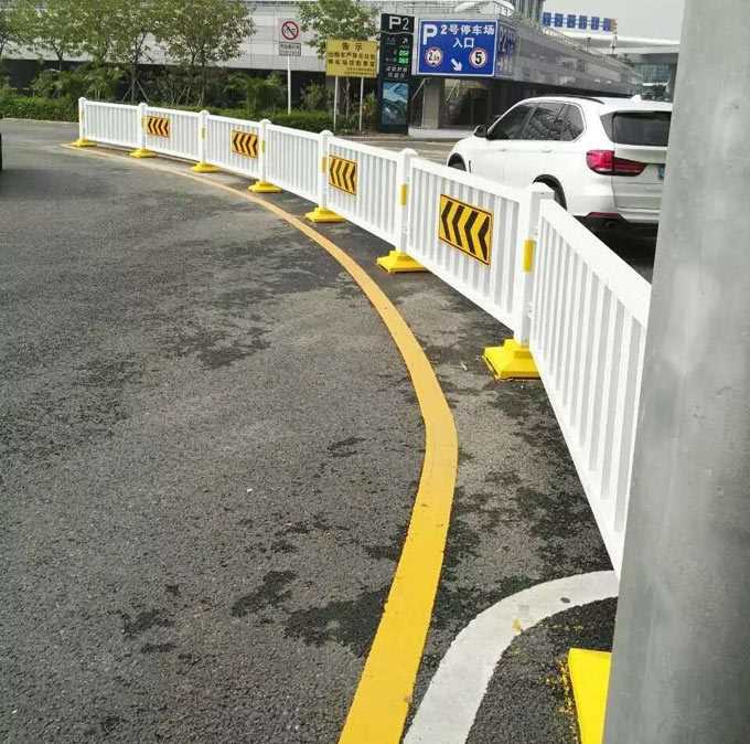 护栏105630.jpg 护栏105630.jpg