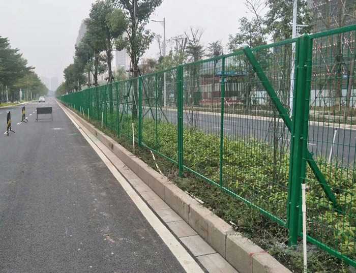 绿化带护栏202.jpg 绿化带护栏202.jpg