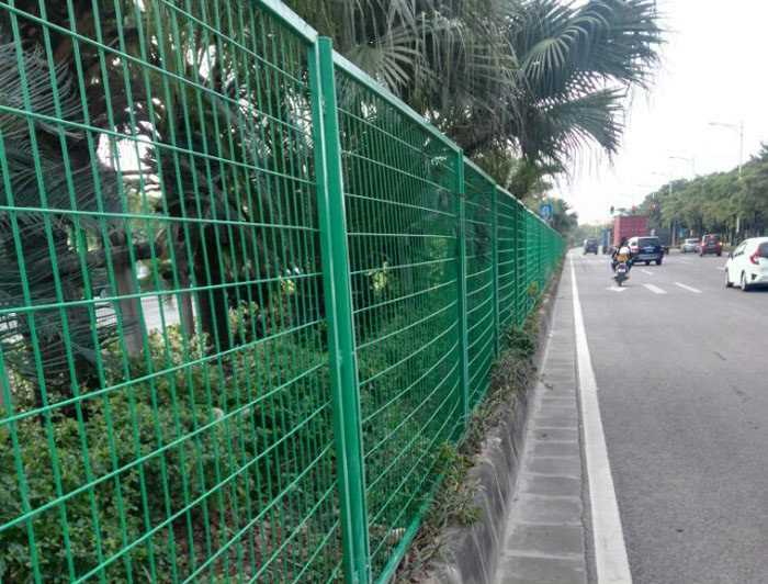 绿化带护栏575.jpg 绿化带护栏575.jpg