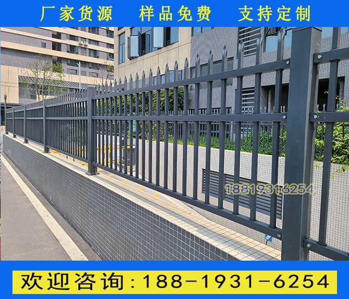 三横梁灰色铁护栏.jpg 三横梁灰色铁护栏.jpg
