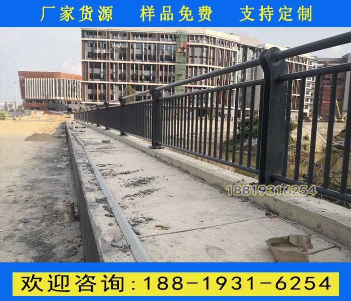 路边防护栏杆.jpg