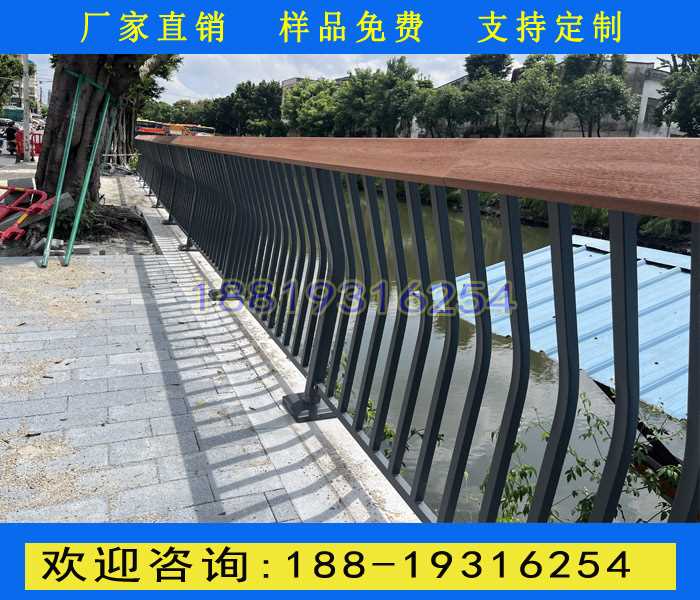 木扶手河道护栏3.jpg 木扶手河道护栏3.jpg