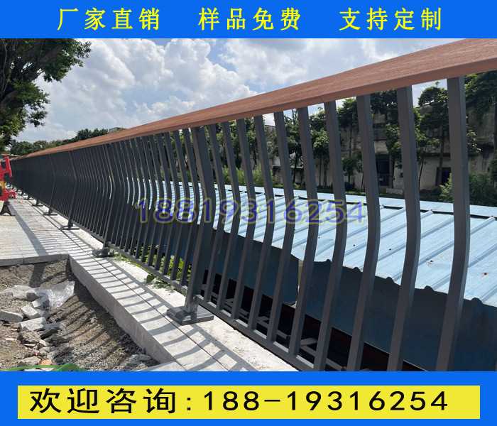 木扶手河道护栏1.jpg 木扶手河道护栏1.jpg