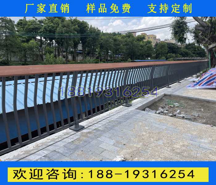 木扶手河道护栏2.jpg 木扶手河道护栏2.jpg
