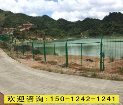 中山钢丝网围栏厂家 惠州锌钢道路围栏网 路中钢丝网