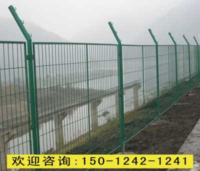 中山边框围栏网厂 深圳锌钢公路护栏 果园防护围网