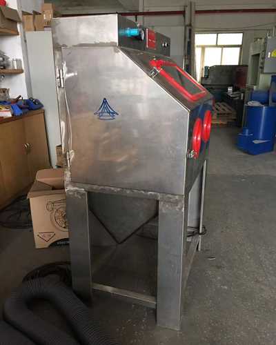 喷砂设备出售 手动清理除锈表面处理工艺 梅州液体箱式喷砂机 