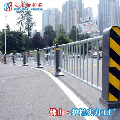 供应湛江款市政护栏人行道围栏机非分隔栅栏定制