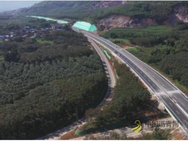 云南出境公路临清高速孟定国门段建成试通车 中国沥青网，sinoasphalt.com