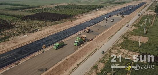 成本减少30%以上，超厚摊铺、压实工艺在山东首次应用 中国沥青网，sinoasphalt.com
