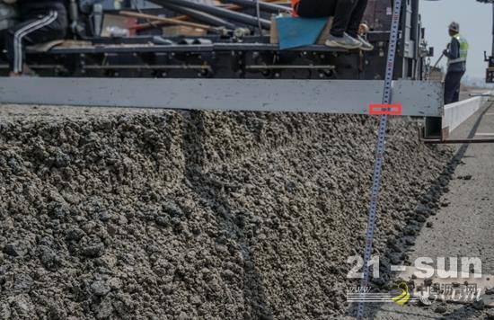 成本减少30%以上，超厚摊铺、压实工艺在山东首次应用 中国沥青网，sinoasphalt.com