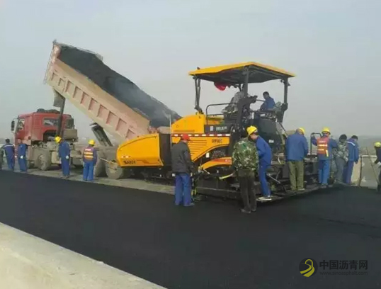 中国首条低碳高速公路上的三一“摊铺明星” 中国沥青网，sinoasphalt.com