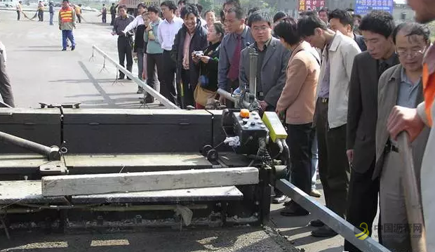 沥青混合料桥面施工，这些步骤你都知道？ 中国沥青网，sinoasphalt.com
