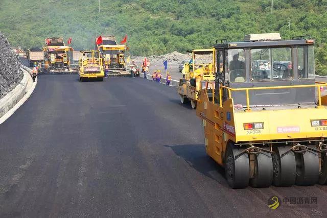 【建筑通】沥青路面的施工工艺 中国沥青网，sinoasphalt.com