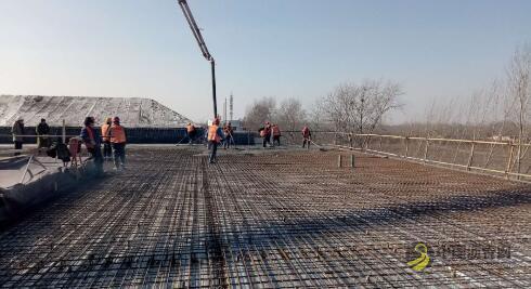 S1济聊高速聊城服务区新建工程主体顺利封顶 中国沥青网，sinoasphalt.com