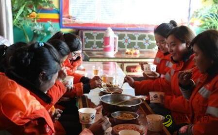 西藏阿里公路养护人与路相伴：我们都是追梦人 中国沥青网，sinoasphalt.com
