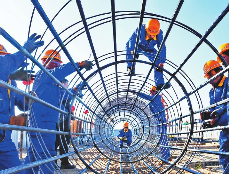 黑龙江：佳木斯松花江特大桥建设忙 中国沥青网，sinoasphalt.com