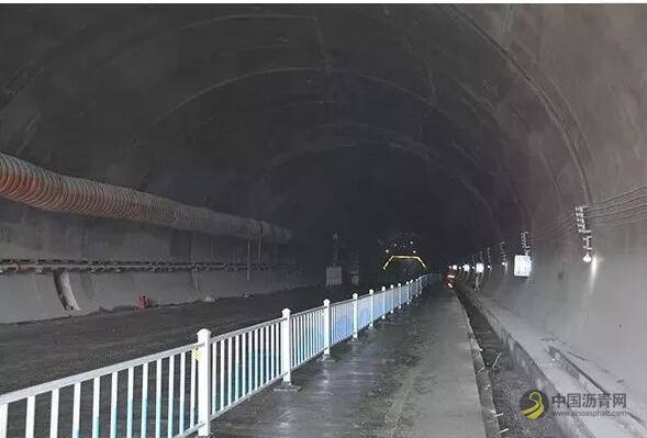 湖南：在建高速断面最宽隧道双洞顺利贯通 中国沥青网，sinoasphalt.com