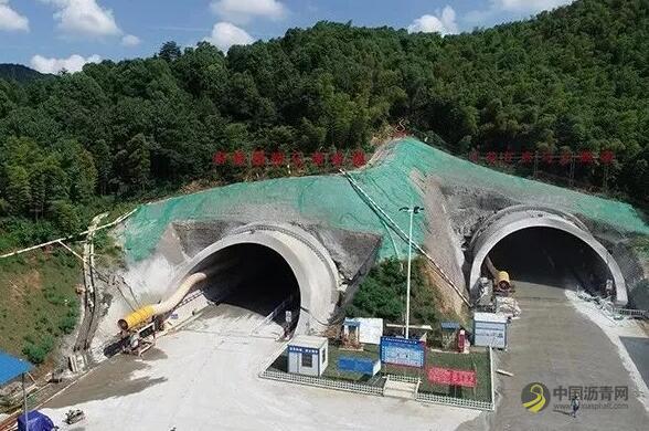 湖南：在建高速断面最宽隧道双洞顺利贯通 中国沥青网，sinoasphalt.com