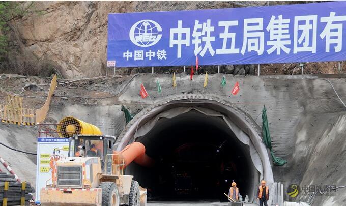 甘肃：武九高速文县段快速推进 中国沥青网，sinoasphalt.com