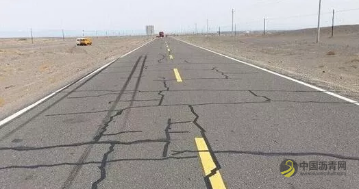 沥青贴缝带——用于养护的“道路创可贴” 中国沥青网，sinoasphalt.com