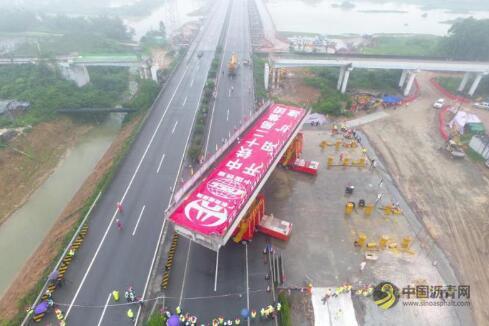 广东：首次采用SPMT技术扩建高速 中国沥青网，sinoasphalt.com