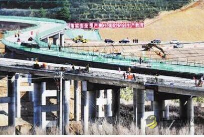1796.jpg 北京:延崇高速公路怀来段杏林堡大桥工地建设中 沥青网,sinoasphalt.com