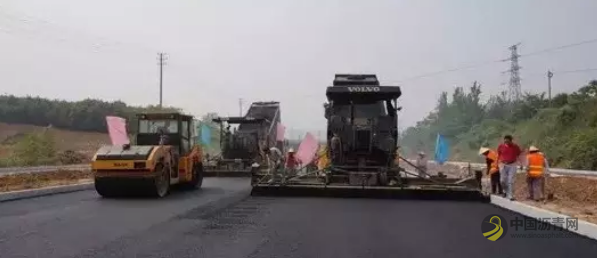 沥青路面智能施工！ 沥青网，sinoasphalt.com