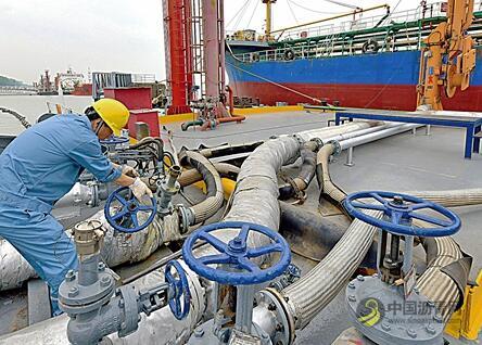 01.jpg 金陵石化首次出口低硫船用燃料油 沥青网,sinoasphalt.com