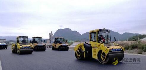 离通车又近一步！梅平高速完成主线沥青路面摊铺 沥青网，sinoasphalt.com