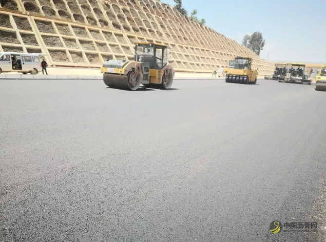 江通高速公路项目掀起沥青路面施工大干热潮 沥青网，sinoasphalt.com