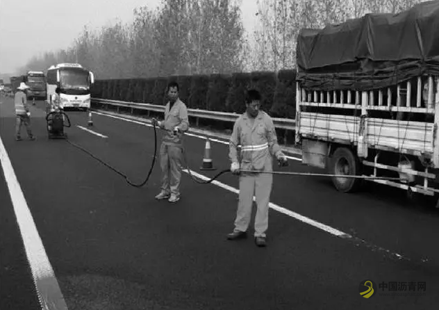 浅谈排水沥青路面的几种养护技术方案 沥青网，sinoasphalt.com