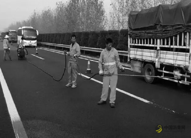 浅谈排水沥青路面的几种养护技术方案 沥青网，sinoasphalt.com