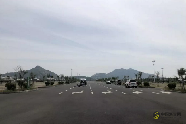 沥青路面改色项目进行中，一起来了解下！ 沥青网，sinoasphalt.com