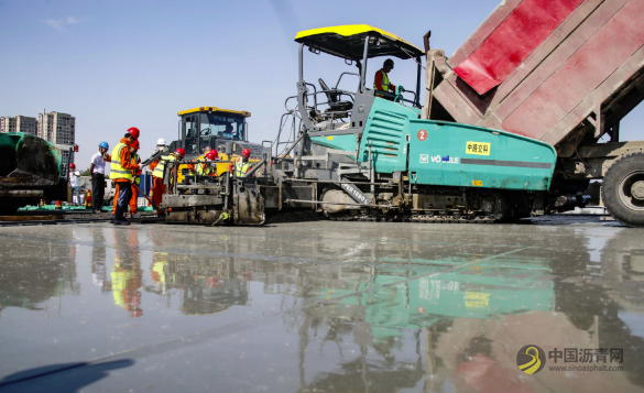 “大运河桥”主桥沥青摊铺 预计6月底具备通车条件 沥青网，sinoasphalt.com