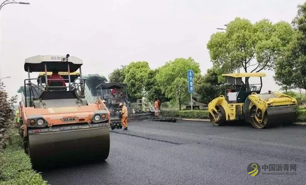 真奇怪！为啥高速路上都是沥青路面，唯独收费站是水泥路面？ 沥青网，sinoasphalt.com