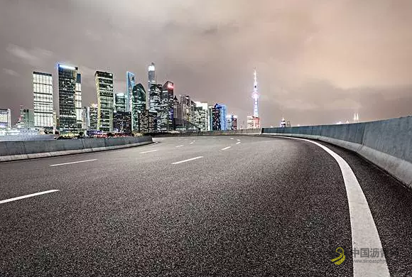 沈阳东一环快速路地面道路开始铺装沥青 沥青网，sinoasphalt.com