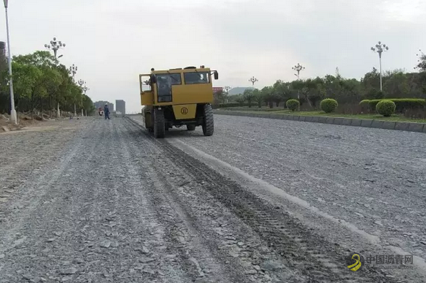 旧水泥路面共振碎石化技术的应用 沥青网，sinoasphalt.com