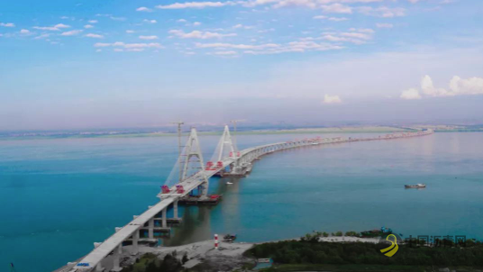 [广东]东雷高速通明海特大桥主桥顺利合龙 沥青网，sinoasphalt.com