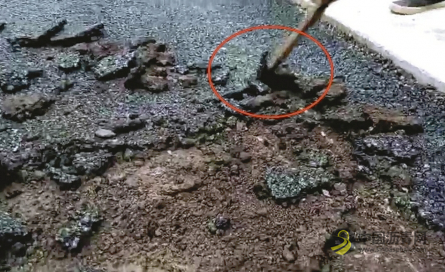 “铺的啥子沥青嘛，手都可以捏碎！” 沥青网，sinoasphalt.com