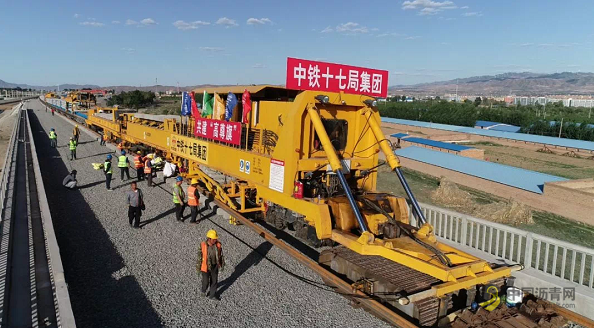 [河北]大张高铁完成正线铺轨施工（图） 沥青网，sinoasphalt.com