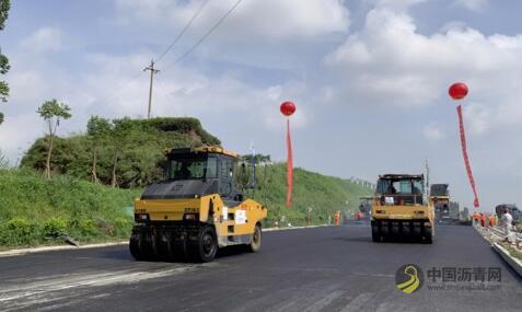 玉林市民主南路陆川段已进入铺设沥青阶段 预计9月底全面完成 沥青网，sinoasphalt.com
