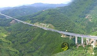 海南万洋高速进入沥青路面施工阶段 沥青网，sinoasphalt.com