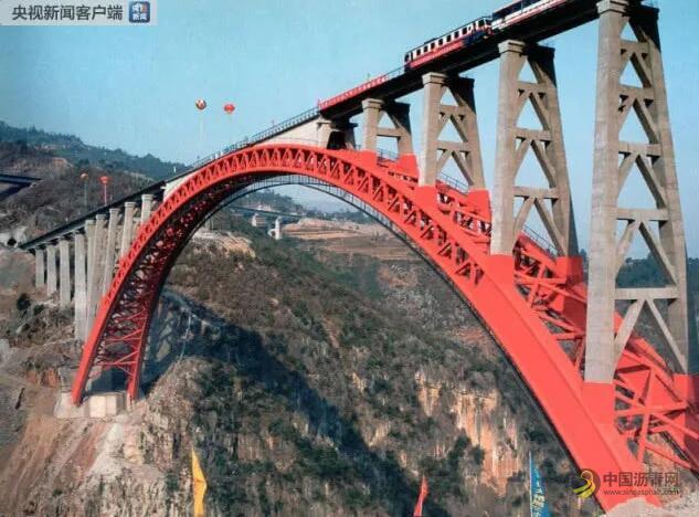 4.6万吨！今天这座桥梁转体刷新了两项世界纪录！ 沥青网，sinoasphalt.com